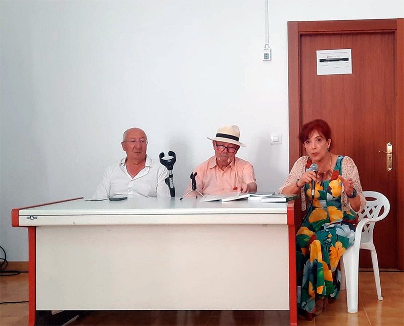 Exposición dedicada al XXV aniversario de Versos a Oliegos