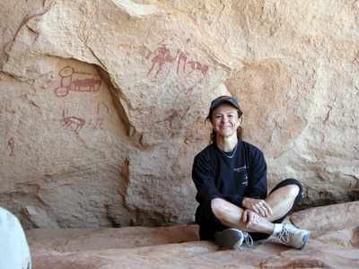 Paloma, junto a pinturas rupestres. guiarte.com