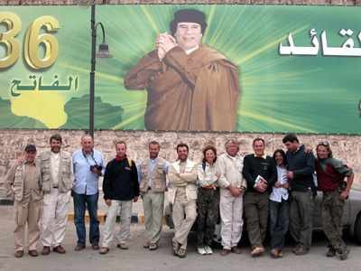 No falta la propaganda política, con Gadaffi presidiendo una plaza de Trípoli, motivo nuevo para fotografiarse y dejar un recuerdo gráfico de la capital libia. guiarte.com