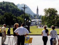 Visitantes de Lourdes, en la e...