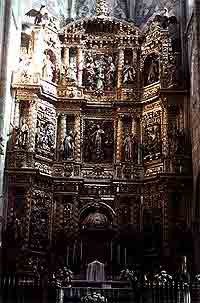Monumental retablo de la iglesia mayor de Viana. Foto guiarte