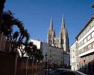 La flecha gótica de la catedral de Burgos domina la ciudad. Foto guiarte-Moreno Gallo.