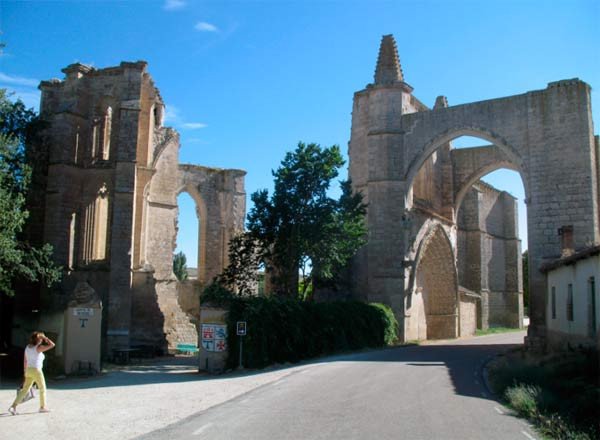 Las ruinas de San Antón, cerca de Castrojeriz, conservan una notable monumentalidad. Foto guiarte