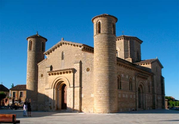 La magnífica iglesia románica de San Martín. Fotografía de guiarte