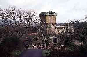 El Castillo de Pambre queda muy cerca de la ruta santiagueña. Foto guiarte
