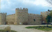 El bello castillo de Alija, en...