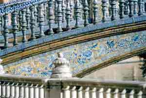 Sevilla está llena de arte. desde elementos de la época romana hasta la actualidad. Detalle de la Plaza de España. Foto Francisco Dorado-guiarte. Copyright
