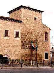 Edificio conventual, sede actual del Gobierno de Extremadura. Foto guiarte