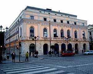 Burgos tiene fama de ciudad culta. Imagen del teatro principal. Foto guiarte-Moreno Gallo