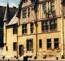 Detalle de la fachada medieval de Le Vergeur. Foto guiarte. Copyright