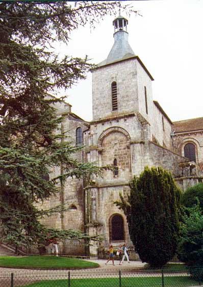 La ciudad de Poitiers tiene un importante patrimonio. Torre de San Hilario. Foto guiarte