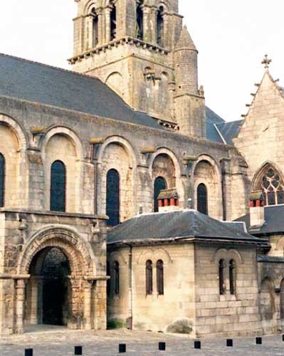 La pujanza medieval de Poitiers se constata en la abundancia de templos románicos. Imagen Guiarte.com