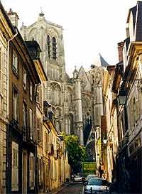 La catedral domina el ámbito urbano de Bourges. Foto guiarte. Copyright