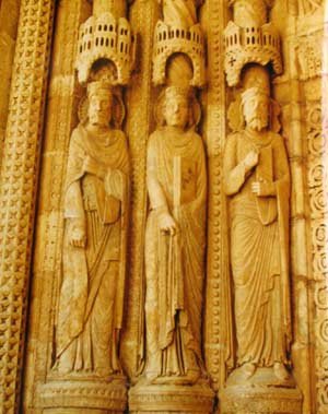 Obra románica en la magnífica catedral de Bourges. Imagen de guiarte.com