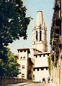 Imagen de Girona, con Sant Feliu, al fondo. Foto guiarte. Copyright