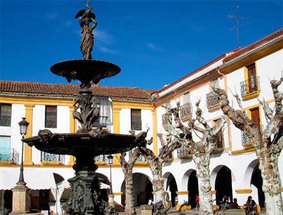 Ciudad Rodrigo posee un casco urbano lleno de excelentes edificios y plazas con encanto. Plaza del Buen Alcalde. Imagen de Guiarte.com