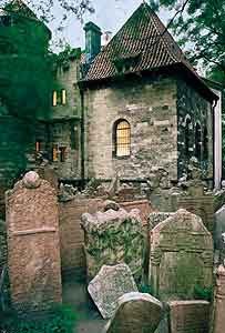 Las viejas lápidas del histórico Cementerio Judío de Praga. Czech Tourist Authority