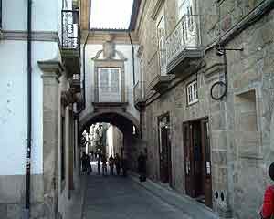 El encanto de las calles es permanente. Calle de Santa María. Miguel Moreno. guiarte.com