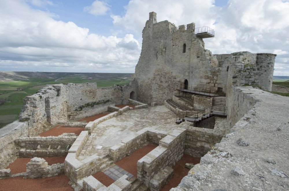Restos del castillo de Castrojeríz