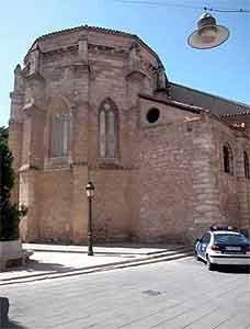 El magnífico ábside gótico de la iglesia de San Pedro. guiarte.com. Copyright