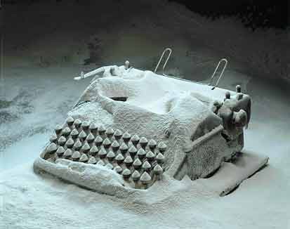 Rodney Graham. La máquina de escribir alemana de los años treinta (Rheinmetal), protagonista de una película muda en blanco y negro