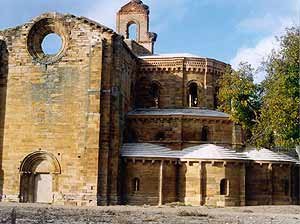En la comunidad de Castilla y León hay un patrimonio artístco extraordinario. Imagen del monasterio de Moreruela, en un nucleo rural del norte de Zamora, en la Vía de la Plata. guiarte.com