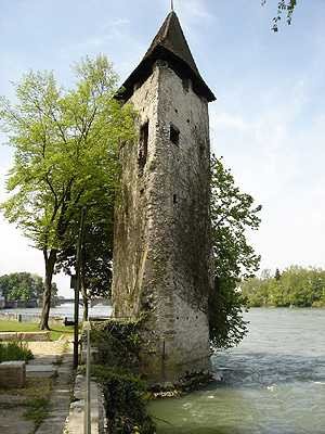 A la vera del caudaloso Rin se halla la romántica messerturm, en Rheinfelden. guiarte.com