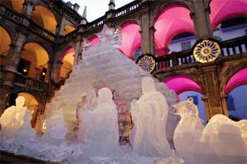 En el patio del Landhaus, el sorprendente Belén de hielo. Turismo de Austria