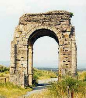 Arco de Cáparra, en el norte d...