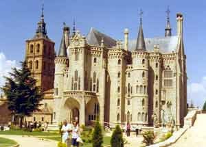 El magnífico palacio episcopal de Astorga, obra de Antonio Gaudí. Foto de Tomás Alvarez-guiarte.com Copyright
