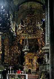 La cabecera de la catedral muestra una profusión de barroquismo. Foto guiarte