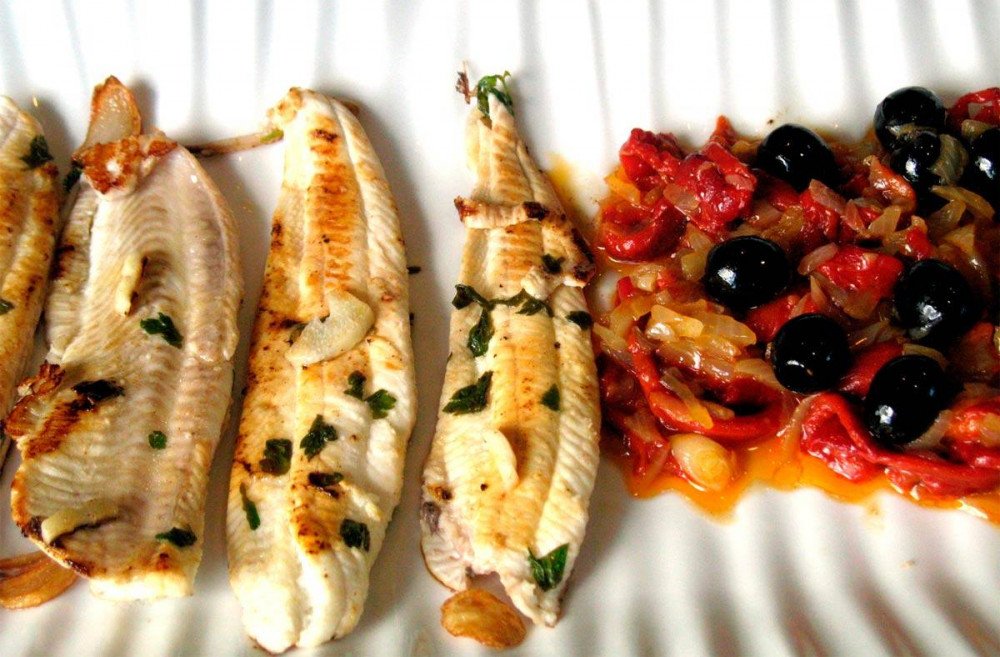 Los pescados , como este lenguado, también son magníficamente cocinados en la comarca. Imagen de Guiarte.com