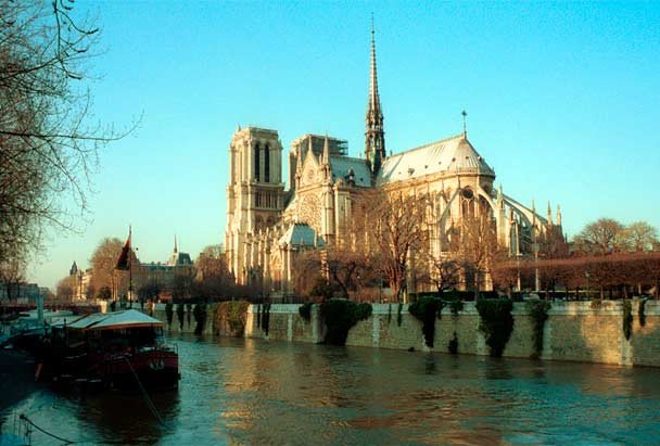  Notre-Dame, vista desde el Sena © Paris Tourist Office/Amélie Dupont 