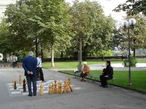 Jugadores de ajedrez, ante el Palacio Federal. guiarte.com copyright