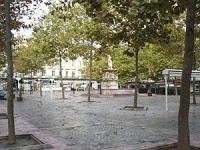 La céntrica plaza Carnot. guia...