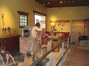 En la Casa Romana se ven reconstrucciones de la vida de la vieja ciudad. guiarte.com. Copyright