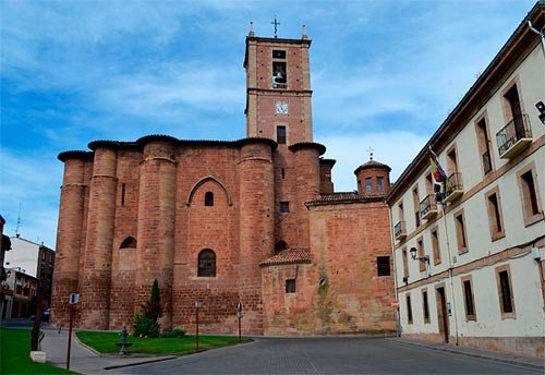 Exterior del monasterio de Santa María la Real. Imagen de José Holguera (www.grabadoyestampa.com) para guiarte.com.