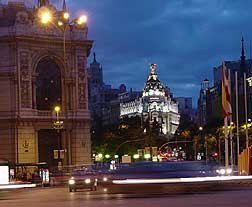 Atardecer en la plaza de Cibeles, Madrid. Imagen de guiarte.com