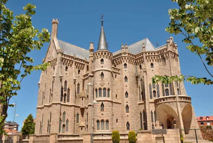 Palacio Episcopal de Astorga, obra de Gaudí. imagen de guiarte.com