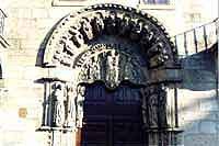 La portada del palacio de San Jerónimo tiene una belleza arcaizante. Foto guiarte