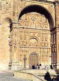 El magnífico arco de la portada de San Esteban. Foto guiarte