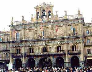 La Plaza mayor de Salamanca es bella y habitualmente animada. Foto guiarte