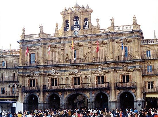 La Plaza mayor de Salamanca es bella y habitualmente animada. Foto guiarte