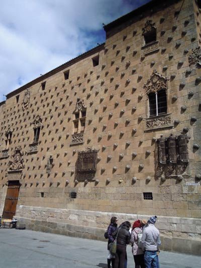 Fachada de la Casa de las Conchas de Salamanca. Foto Guiarte.com Copyright