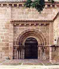 Puerta de la basílica de Santa Eulalia. Foto guiarte.