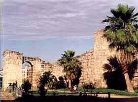 Murallas de la Alcazaba. Foto guiarte
