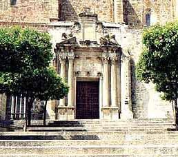 Portada de la iglesia del convento de San Vicente Ferrer, conocido como Santo Domingo. Foto guiarte