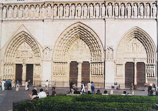 Pórtico de Notre Dame, en París. Foto guiarte