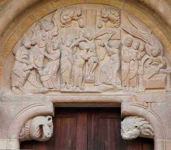 Una de las puertas románicas de San Isidoro. Guiarte.com