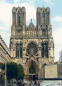 La monumentalidad gótica de Reims. Copyright foto guiarte
